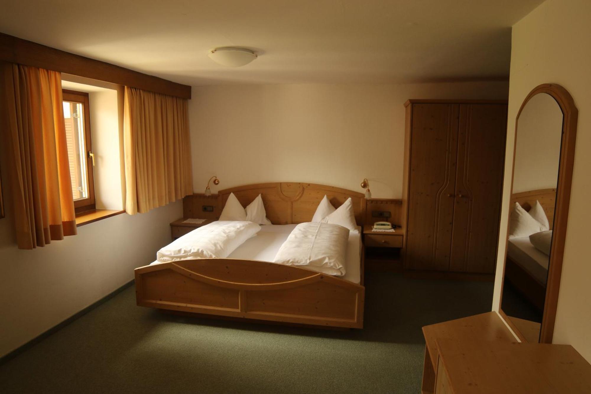 Gasthof Pension Roessl Nova Ponente Exterior photo